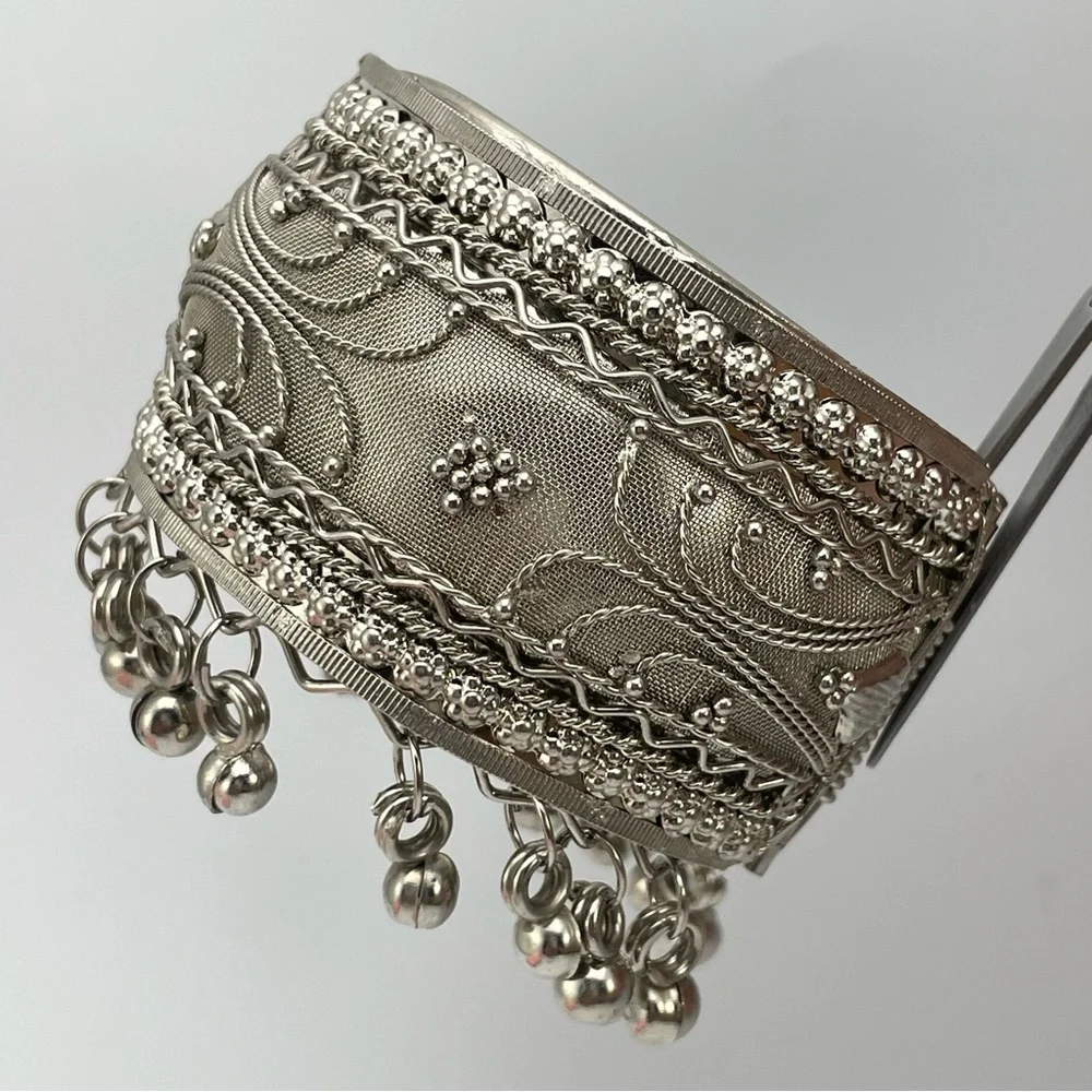 Stunning vintage silvertone wide cuff bracelet with intricate filigree detailing